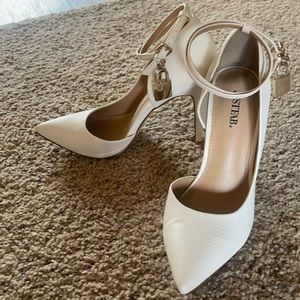 Size 10 lock & key JustFab high heels
